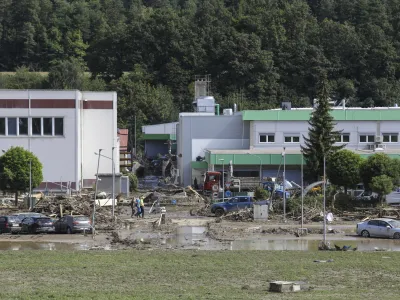 Razdejanje po avgustovskih poplavah v industrijski coni Loke v občini Ljubno ob Savinji.