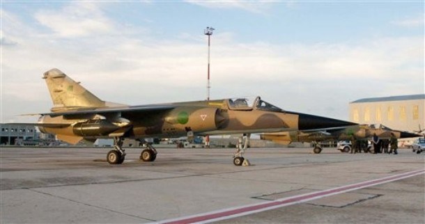Eno od dveh libijskih lovskih letal, katerih pilota sta poiskala azil na Malti.