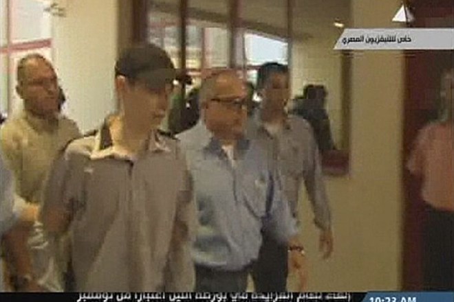 Izpuščeni izraelski vojak Gilad Šalit že doma