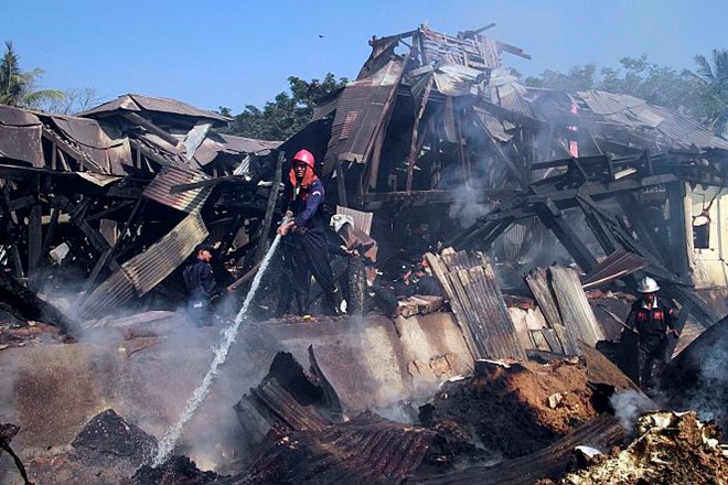 Foto: V velikem požaru v Mjanmaru umrlo 17 ljudi, 80 ranjenih