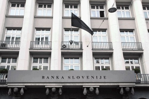 Po zadnjih razpoložljivih podatkih Banke Slovenije so se do konca lanskega oktobra ob skupnem povečanju vlog gospodinjstev za...