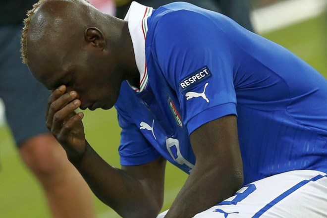 Potrti Balotelli po koncu finala obsedel na igrišču in jokal