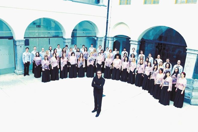 Akademski pevski zbor Tone Tomšič Univerze v Ljubljani je na mednarodnem zborovskem tekmovanju Guido d'Arezzo osvojil dve...