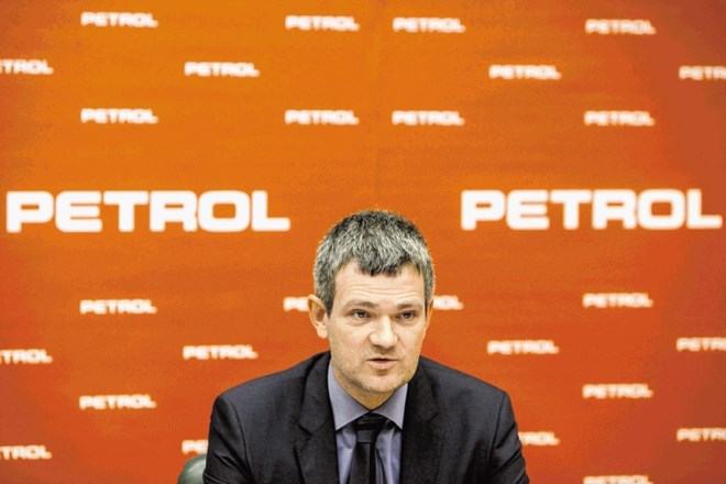 Skupina Petrol pod vodstvom Tomaža Berločnika je v prvem polletju ustvarila 3,5 odstotka manj prihodkov in 5,6 odstotka več...