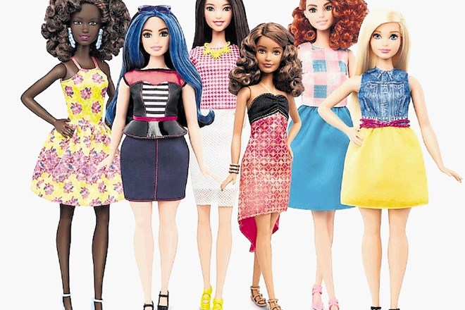 Barbie je po novem majhna, visoka, z oblinami, prihaja pa tudi v več različnih odtenkih polti, oči in las. 