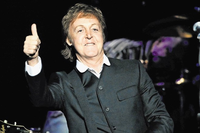 Pravi McCartney naj bi leta 1967  umrl v prometni nesreči.