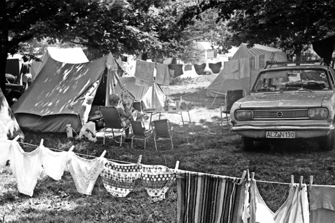 V kampu, tudi na Ježici leta 1974, so veljala neformalna pravila vedenja, vključno s spoštovanjem zasebnosti prostora pred...