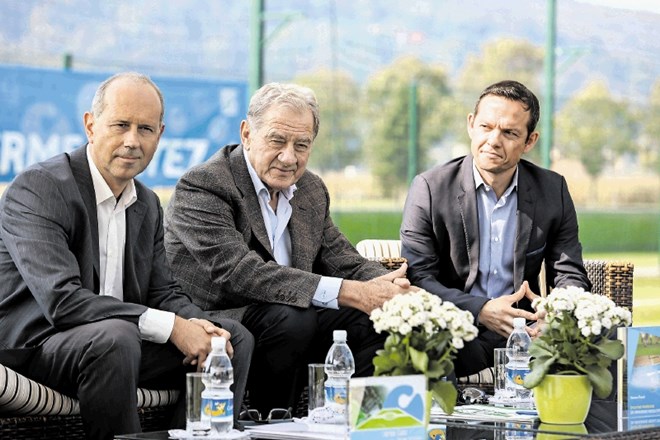 Predsednik Olimpije Milan Mandarić (v sredini, levo je lastnik Term Čatež Bojan Petan, desno pa športni direktor kluba Nenad...