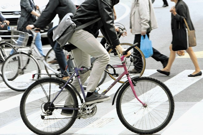 Kljub onesnaženemu zraku v mestih je  kolesarjenje vseeno priporočljivo, pravijo tuje raziskave, saj učinki aktivnosti...