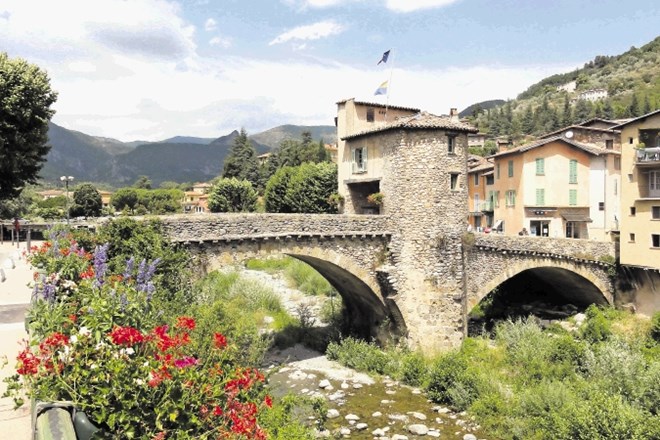 Ena od številnih čudovitih vasic v Primorskih Alpah v Franciji