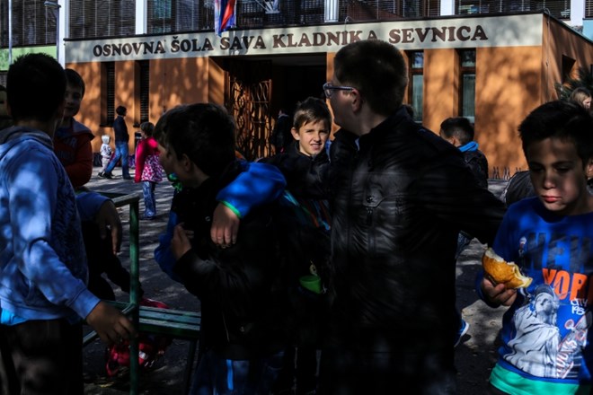 Reportaža is Sevnice: osemletnega Andreja so kazensko presedli k sošolki Melaniji
