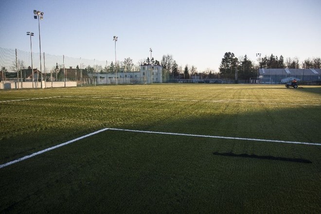 Triglav je dobil novo umetno travo na igrišču za trening (Foto: Miran Alijagić)