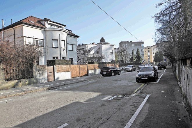 Vrtača je slepa ulica med Prešernovo in Bleiweisovo cesto.