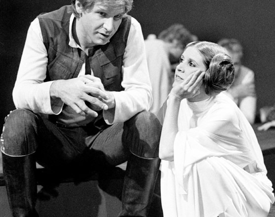 Carrie Fisher je imela v času snemanja Vojne zvezd trimesečno afero z igralcem Harrisonom Fordom, ki je bil takrat že poročen...