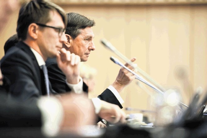 Borut Pahor je na vsakoletnem posvetu slovenske diplomacije zbrane diplomate in predstavnike Slovenije ter Hrvaške pozval,...