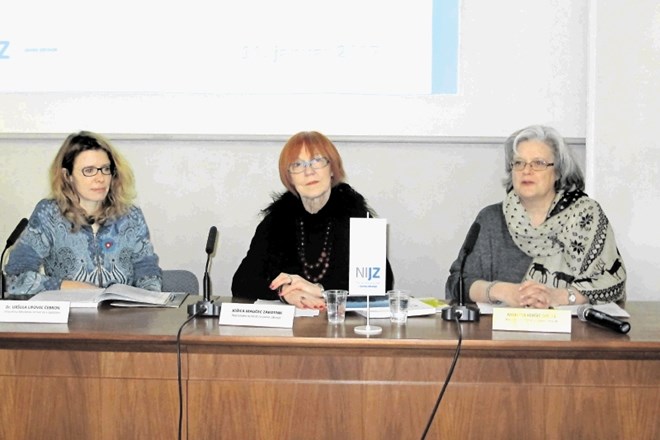 Predstavitev priročnika za razvijanje kulturnih kompetenc zdravstvenih delavcev (od leve proti desni dr. Uršula Lipovec...