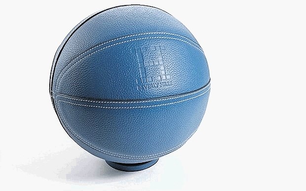 Košarkarska žoga iz bikove kože za 12.900 dolarjev