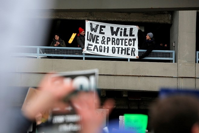 Protesti na newyorškem letališču JFK (Foto: Reuters)