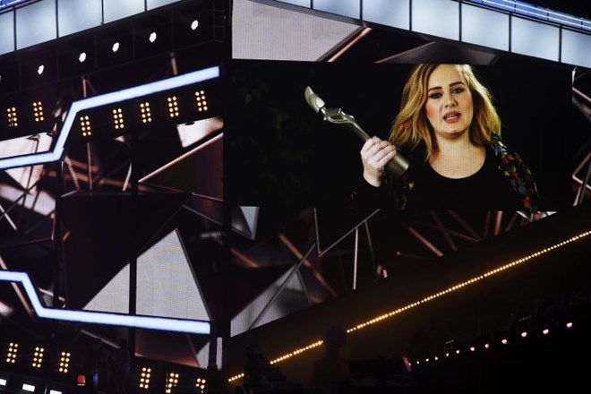 Adele se je za brita za globalni uspeh zahvalila kar prek videa. (Foto: Reuters)