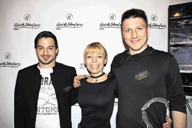 Boštjan Jelševar, Mateja Sešlar Koprivšek in David Knez med promocijo vezalk QuickShoeLace v Los Angelesu