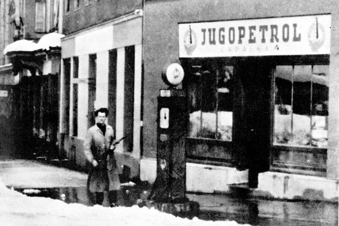 Bencinska črpalka na Gosposvetski cesti v Ljubljani je delovala že pred vojno, po vojni jo je prevzel Jugopetrol.
