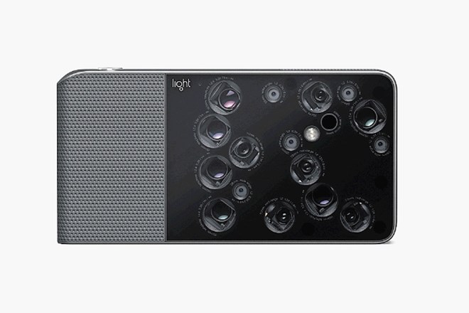 L16, digitalni fotoaparat s 16 lečami, je velik kot mobilni telefon, zmogljiv pa kot profesionalni fotoaparat.