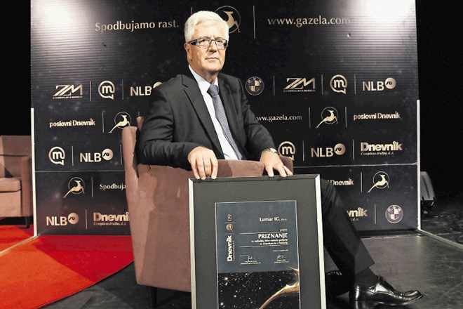 Direktor podjetja Lumar IG Milan Lukić se je leta 2009 veselil priznanja regijske in zlate slovenske gazele.