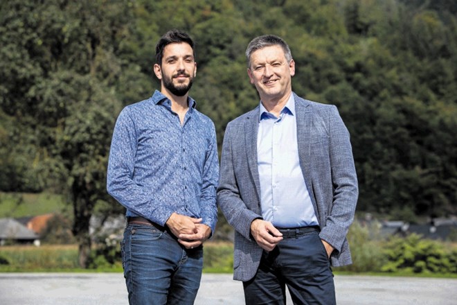 Prvi mož družinskega podjetja Miro Cerkovnik (desno) bo prihodnje leto direktorsko funkcijo prepustil sinu Matjažu, vodji...