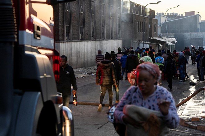 #foto #video Požar v Johannesburgu: med 73 mrtvimi tudi enoletni otrok in številni brezdomci