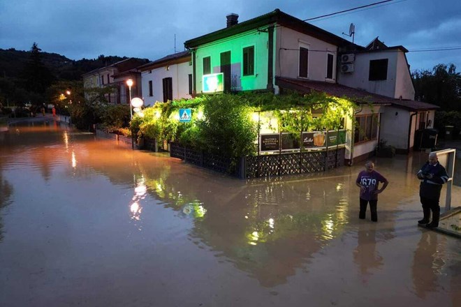 #video Portorož, Lucija in Piran poplavljeni v močnem nalivu