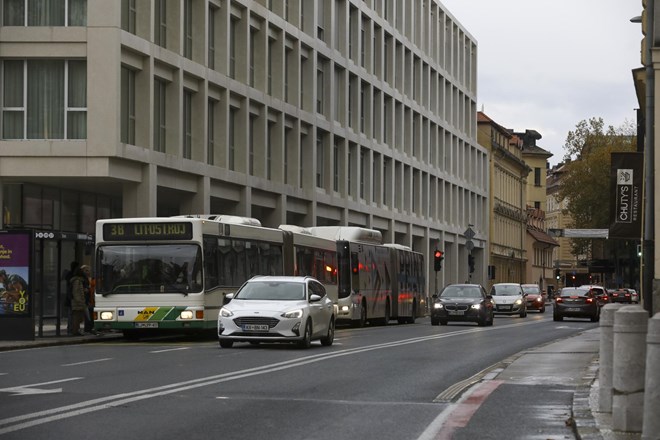 #foto Avtobusnemu kaosu v Ljubljani ni videti konca