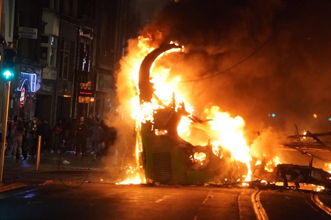 #foto Dublin: nasilni izgredi se umirjajo