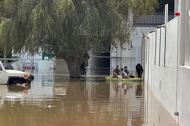 #foto #video Poplave v Dubaju in Omanu: razmere se umirjajo