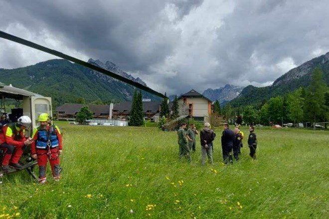 #foto Na Šmarni gori so hudo poškodovanega otroka reševali s pomočjo helikopterja