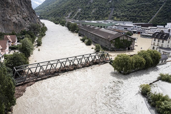 V Švici po nedeljskih poplavah štirje mrtvi