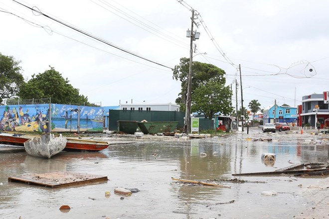 #video #foto Prvi letošnji uničujoč orkan: hiše v zraku in barke na kopnem