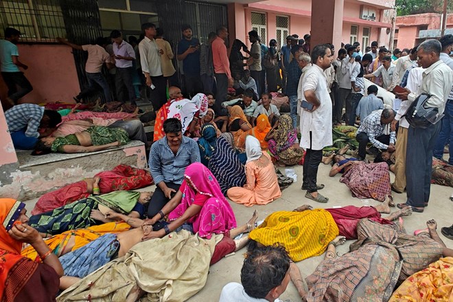 #video #foto V Indiji množica vernikov pod seboj poteptala 116 ljudi