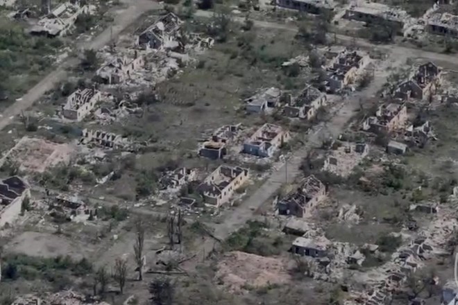 #foto Posnetki iz zraka: Strateško mesto Časiv Jar popolnoma uničeno, Ukrajinci izgubljajo nadzor