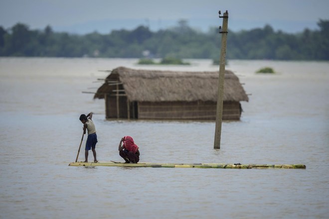 #video #foto Uničujoče poplave v Indiji in Bangladešu