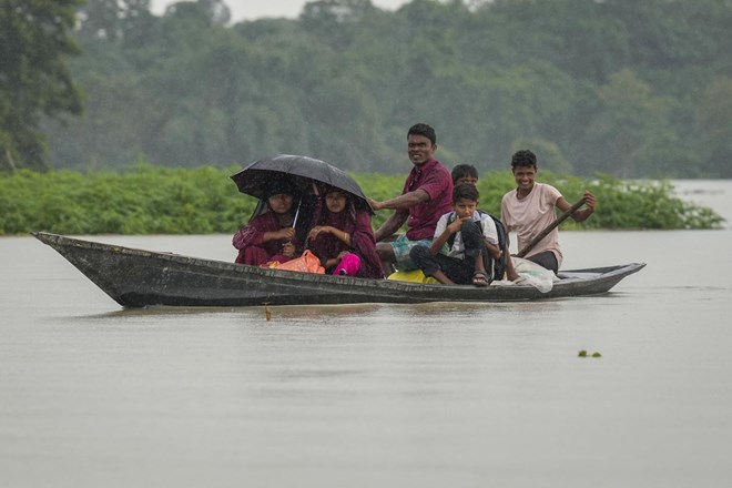 #video #foto Uničujoče poplave v Indiji in Bangladešu