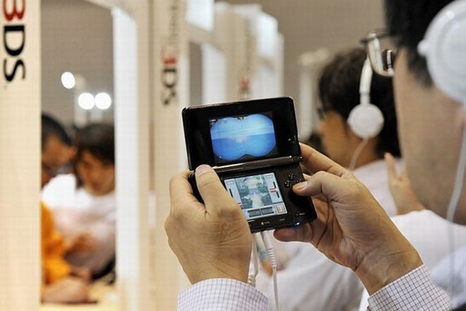 Japonski proizvajalec igralnih konzol Nintendo je v soboto v Tokiu zainteresirani domači javnosti predstavil težko...