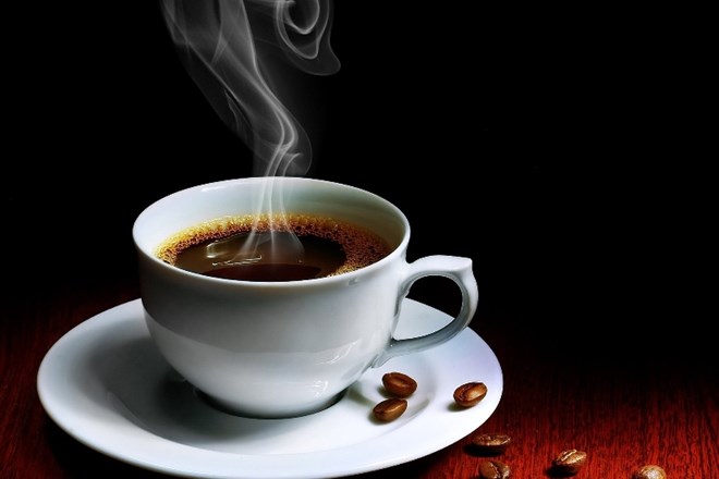 Raziskava: jutranji užitek ob skodelici kave ni škodljiv