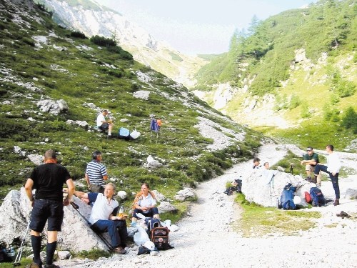 Na Planinski zvezi Slovenije so  z letošnjo planinsko sezono  zadovoljni. Slovenske gore in koče je namreč obiskalo okoli...