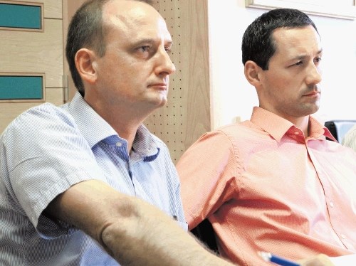 Novi direktor insolventnega univerzitetnega podjetja Uni-servis je postal Marko Pogorevčnik (na levi, ob njem je direktor...