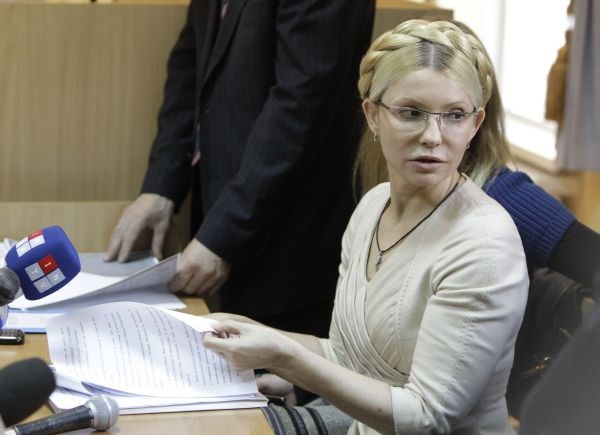 Timošenkova vztraja, da je bilo sojenje politično motivirano in da jo je Janukovič z njim le želel izločiti iz politične...