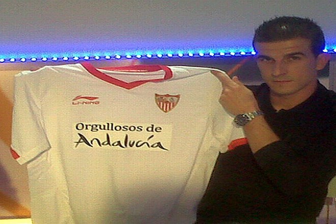 Nogometaši Seville bodo na Nou Campu na prsih nosili napis "Ponos Andaluzije".