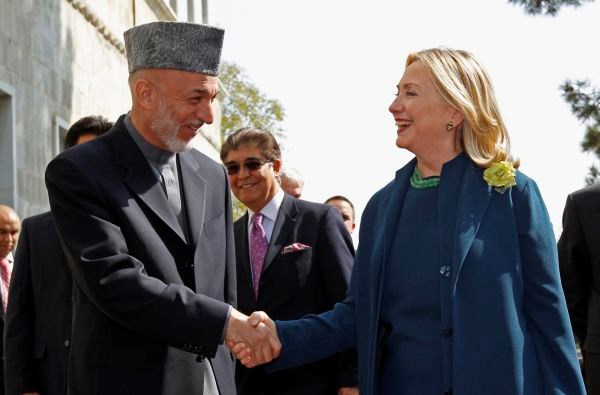Karzaj s Clintonovo v Afganistanu.