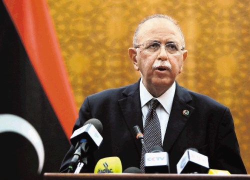 Dozdajšnjega začasnega premierja  Džibrila je zamenjal prav tako začasni  premier Abdel Rahim Al Keib  (na fotografiji), ki...