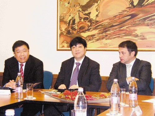 Novogoriški župan Matej Arčon je kitajski gospodarski  delegaciji predstavil možnost vlaganja v eno večjih investicij v...