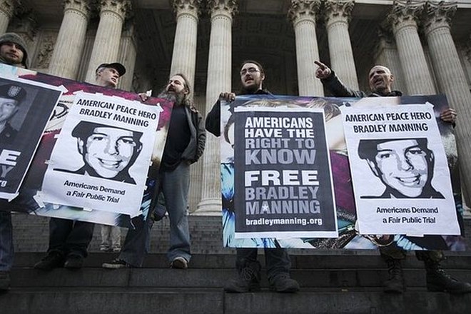 Po svetu že nekaj časa potekajo protesti za Manningovo izpustitev.